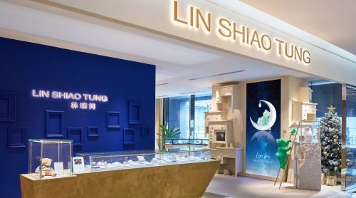 登高熊放大百倍現身台北旗艦店